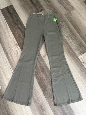 TINSELTOWN Women's Olive Flare Pants